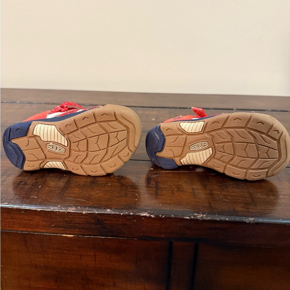 3 pairs of size 7 kids shoes- Keen sandals, loafers, & New Balance sneakers - Picture 2 of 15